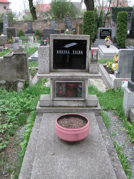 Tichy Family grave.jpg 309.0K